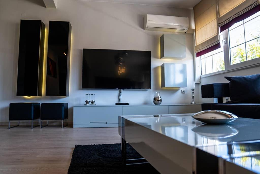 A Stylish Apartment In The Center Of Kastoria Extérieur photo