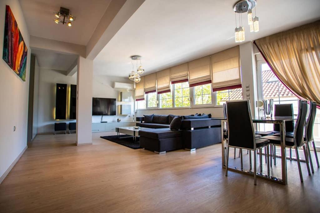A Stylish Apartment In The Center Of Kastoria Extérieur photo